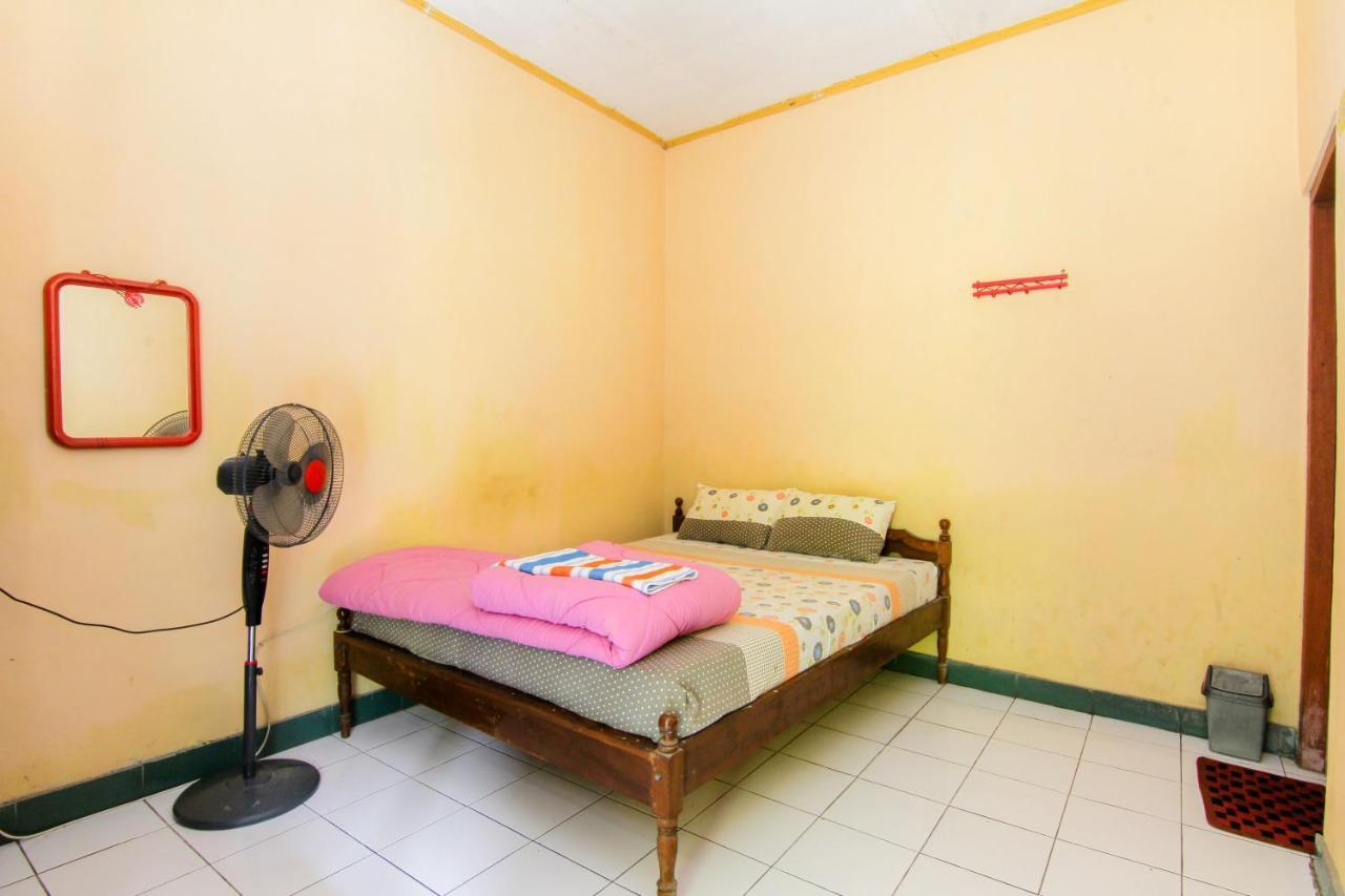Losmen Melati Hotel Bantul Exterior photo